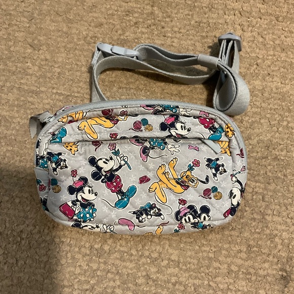 Disney Vera Bradley Belt Bag Family Fun - Picture 1 of 5